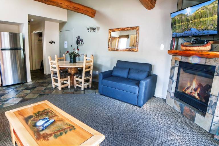 Condo with patio & private pool — photo 4
