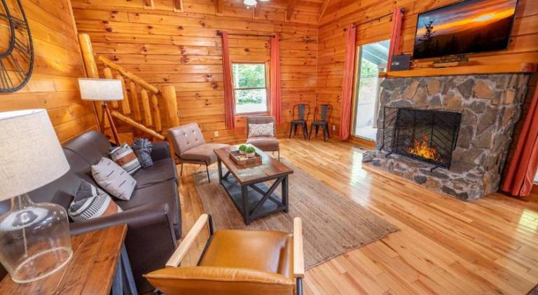 Vacation home with hot tub — photo 2
