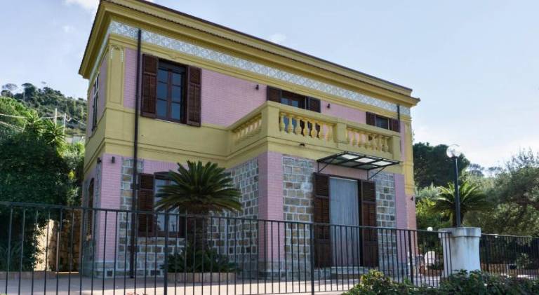 Villa with 3 rooms for 6 persons in Cefalù