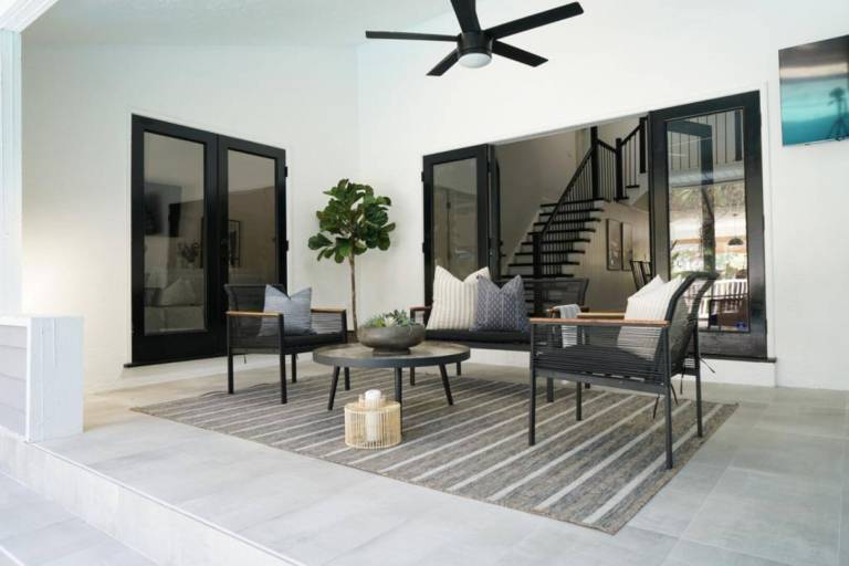 Vacation home with pool — photo 4