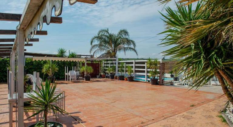 Villa with pool — photo 2