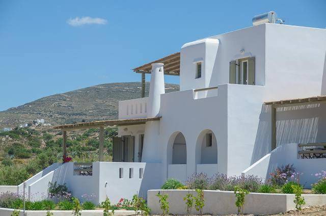 Villa with BBQ, yard & patio in Naxos