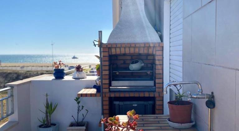 Rental apartment with terrace & barbeque in Leiria