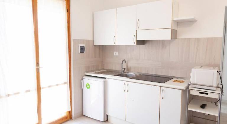 Serviced apartment with yard — photo 2