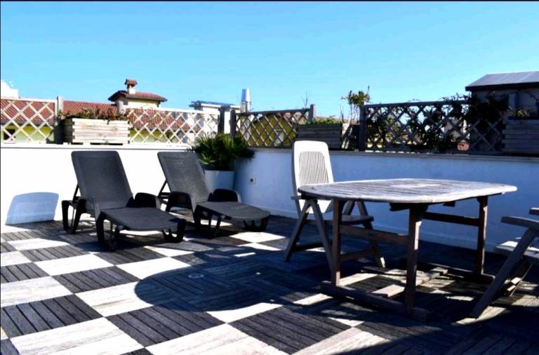 Rental apartment with jacuzzi & terrace | City view — photo 2