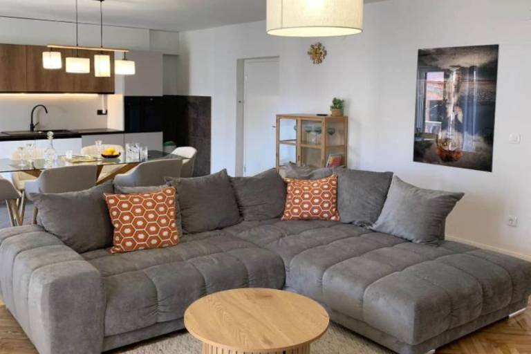 Holiday apartment with sauna & jacuzzi in Podstrana