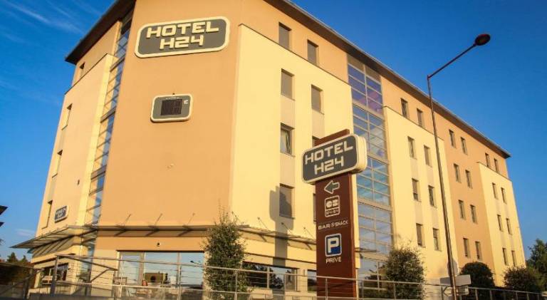 H24 HOTEL — photo 5