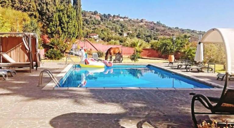 Villa Alessio - Case Vacanza con Piscina sull'Etna in Mascali