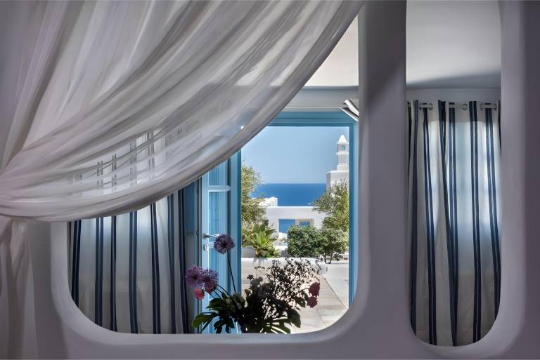 Fully equipped beautiful villa with pool & barbecue | Pet-friendly in Santorini