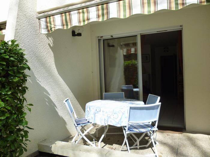 Apartment with patio | Garden view — photo 4