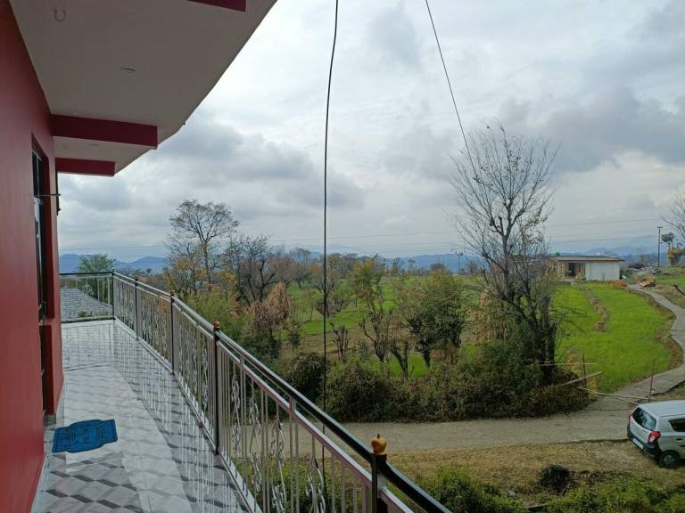 CHEERFUL 3 BEDROOM WID TERRACE, KITCHEN &PARKING — photo 4