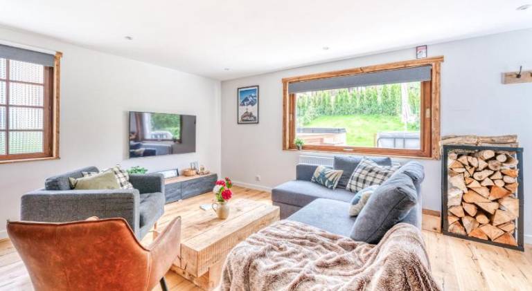 Appartement de Luxe avec Jacuzzi, Vue Montagne et Jardin — photo 2