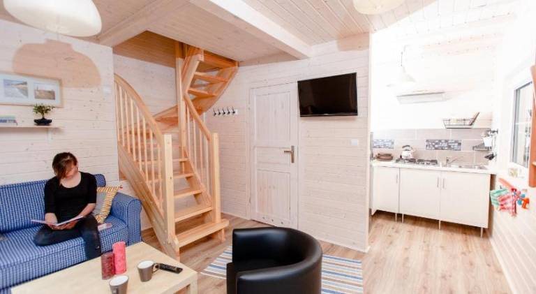 Lodge with terrace & garden — photo 2