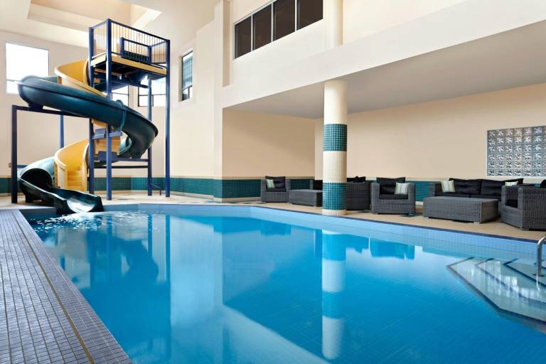 Four Points by Sheraton Hotel & Suites Calgary West — photo 2