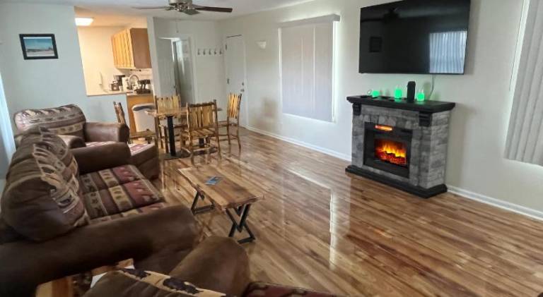 Vacation home with hot tub — photo 2