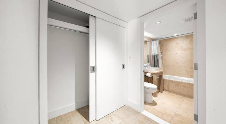 Serviced apartment with yard, sauna & hot tub | Close to Miami Beach Botanical Garden — photo 3
