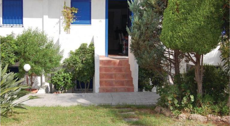 Fully equipped vacation home with yard | Dogs allowed — photo 5