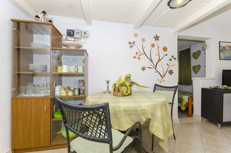 House with yard & grill | Pet-friendly — photo 5