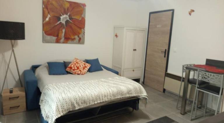 Rental apartment with 1 room for 2 persons in Valserhône