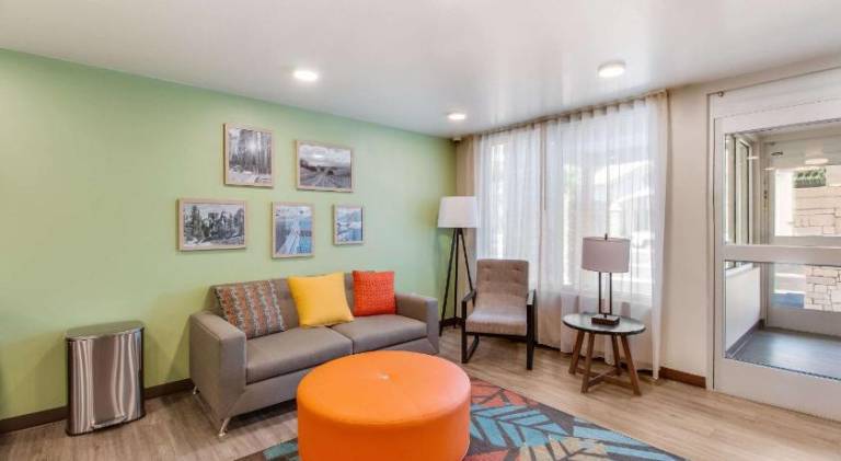 WoodSpring Suites Bakersfield Airport — photo 2