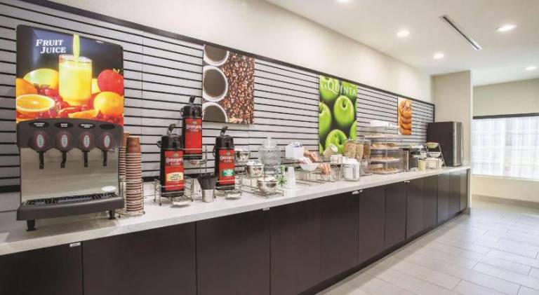 La Quinta Inn & Suites by Wyndham Cullman — photo 5