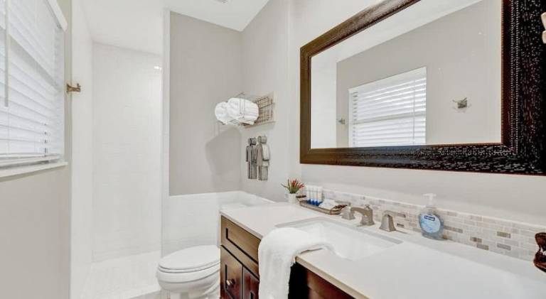 Vacation home with hot tub | Pet-friendly — photo 2