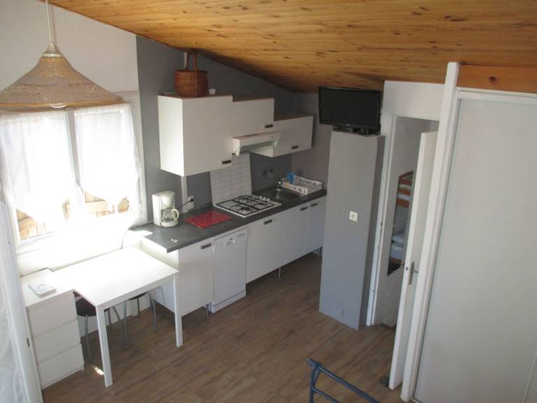 Holiday apartment with patio & grill — photo 5