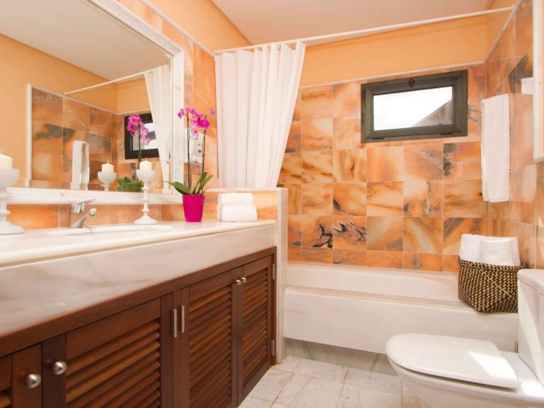 Pleasant vacation home with private pool, garden & patio | Pet-friendly — photo 3
