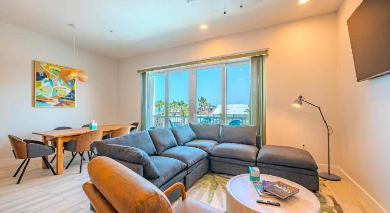 Fully equipped lovely holiday apartment with barbeque & private pool | Close to the beach | Pets are welcome in South Padre Island, TX
