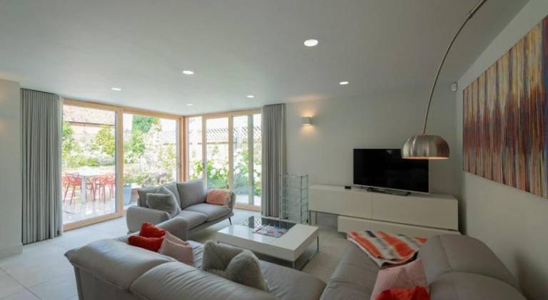 Vacation home with jacuzzi — photo 2