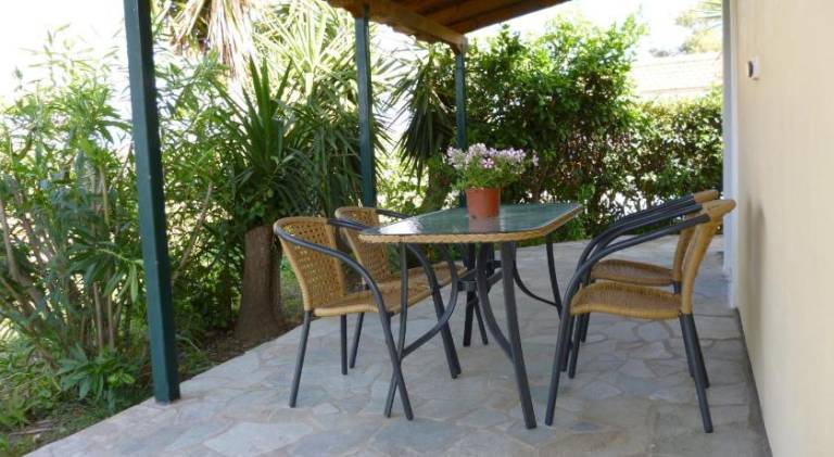 Vacation home with yard & terrace — photo 5