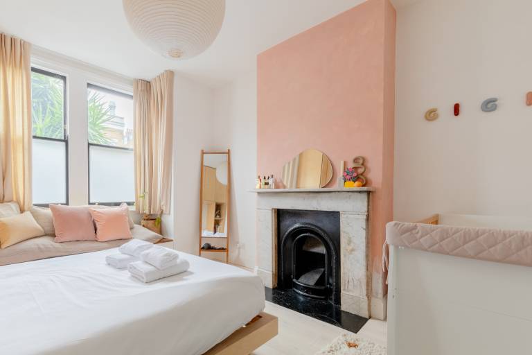 Beautifully Designed 2BD Flat Lower Clapton