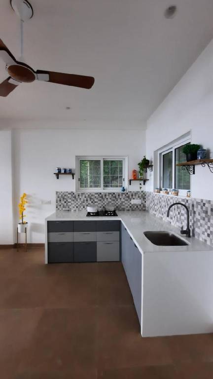 Vacation home with grill, yard & terrace — photo 5