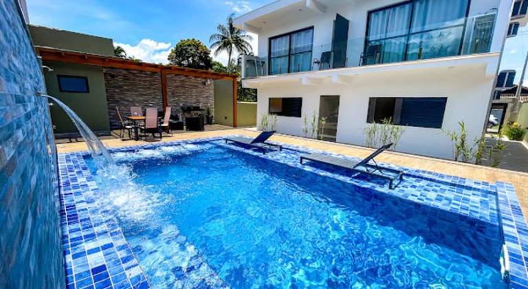 Holiday apartment with garden, patio & hot tub | Beach nearby | Suitable for remote work | Dogs allowed in Ilhabela