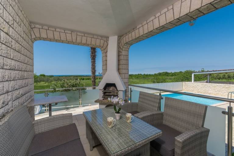 Fully equipped villa with garden, patio & private pool | Dogs allowed — photo 2