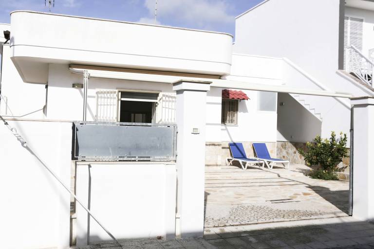 House with patio & yard | Beach view | Next to the beach | Pets are welcome — photo 3