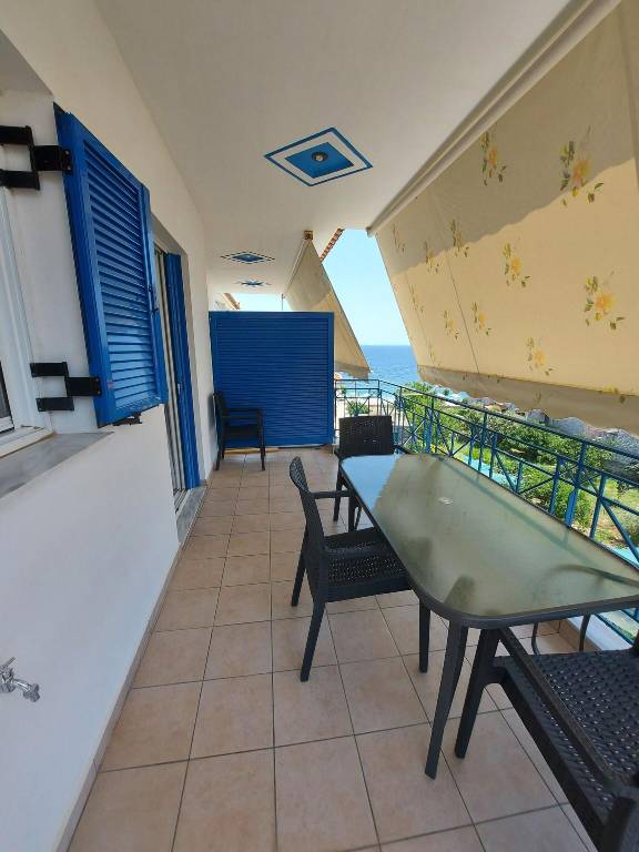 Apartment with garden & terrace — photo 3