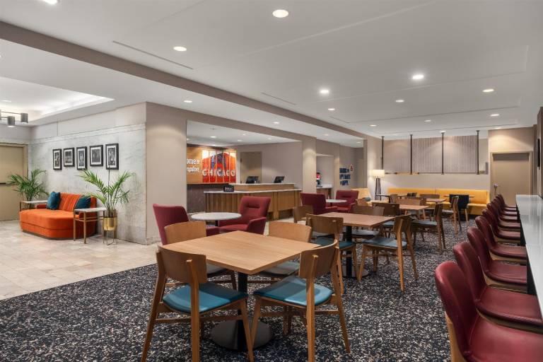 Hampton Inn Majestic Chicago Theatre District — photo 3