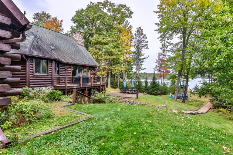 House Three Lakes