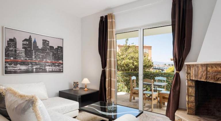 Holiday apartment with patio, garden & pool | Dogs allowed — photo 3