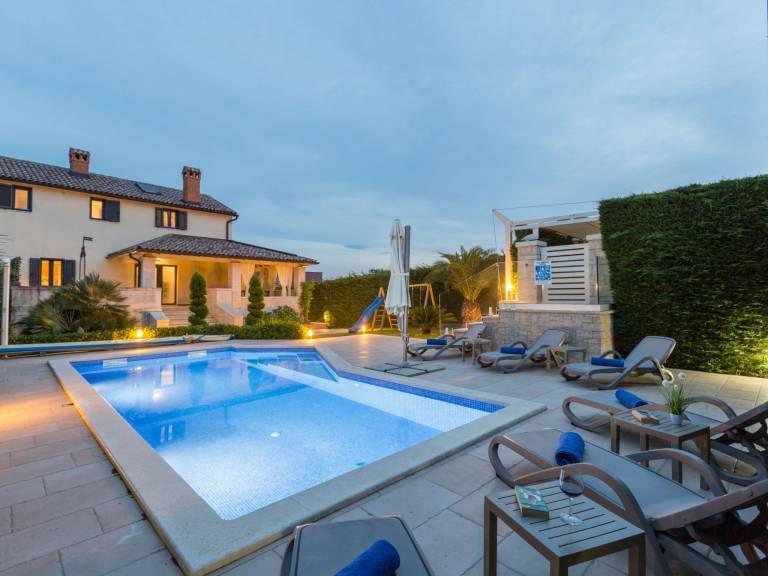 Villa Anabel bei Porec mit Pool Jacuzzi und Sauna