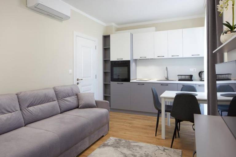 Cozy Apartment with Pool