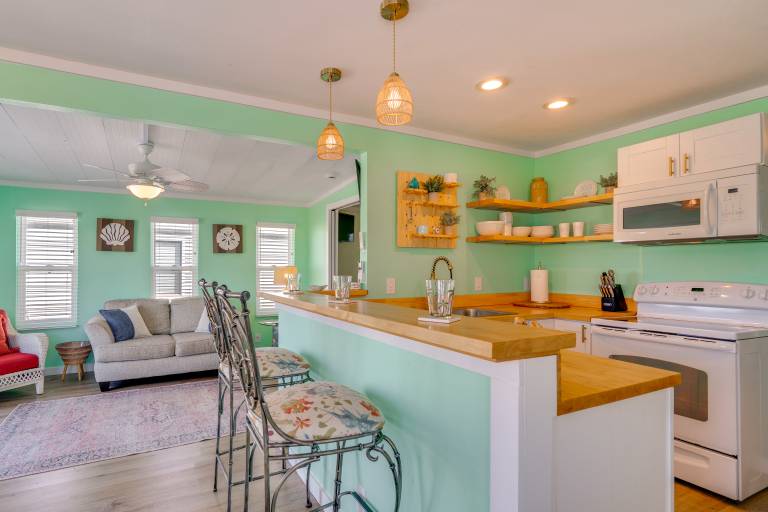 3 Mi to Gulf! Fort Myers Beach Gem w/ Pool Access — photo 3