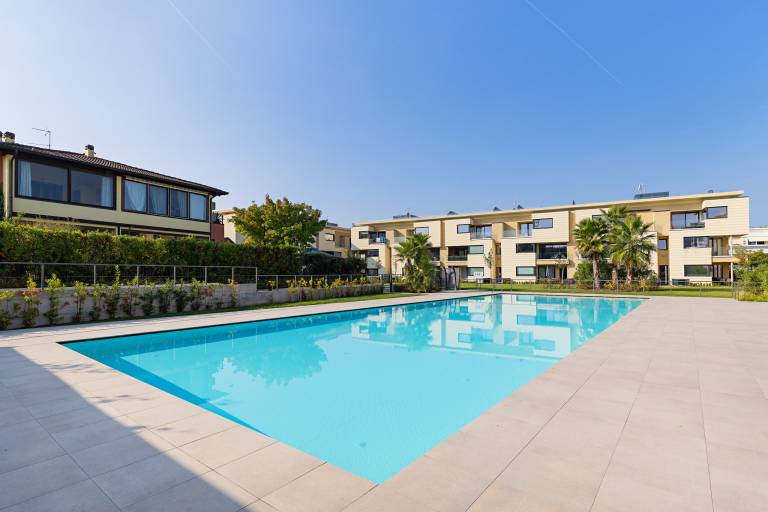 Holiday apartment with pool & patio — photo 3