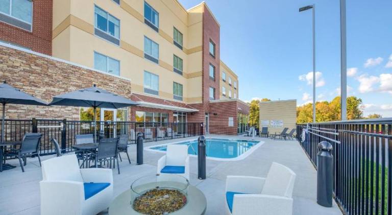 Fairfield by Marriott Inn & Suites Charlotte Belmont