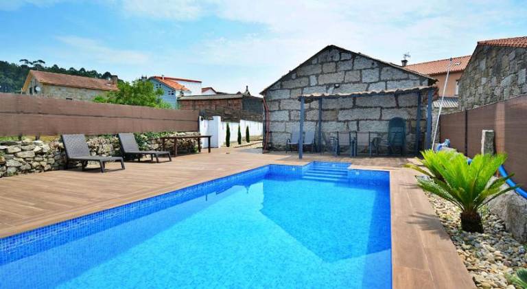 House with pool — photo 4