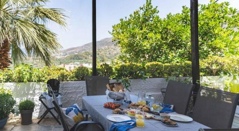 Villa with terrace, private pool & garden | Perfect for remote work — photo 3