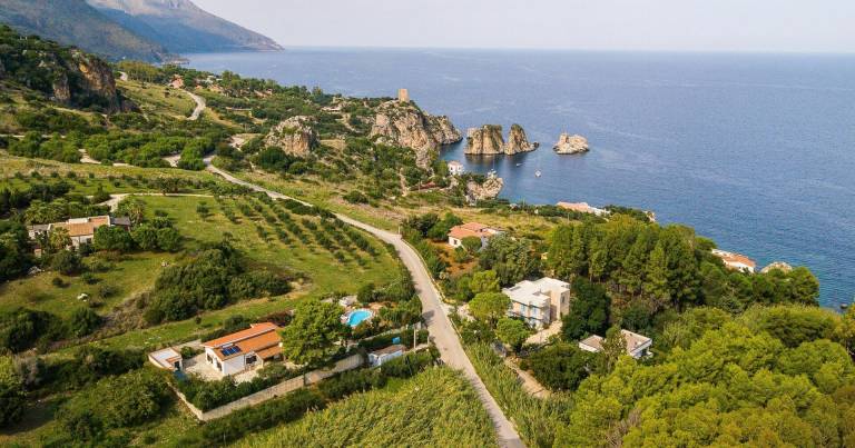 Child-friendly villa with barbeque & private pool | Dogs allowed — photo 2