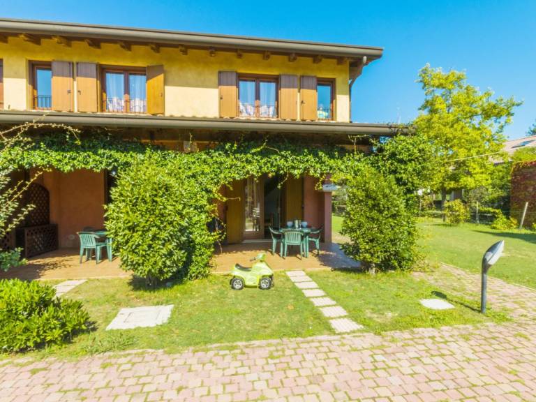 Beautiful vacation home with grill, yard & patio | Pet-friendly — photo 5