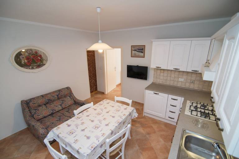 Rental apartment with patio — photo 4